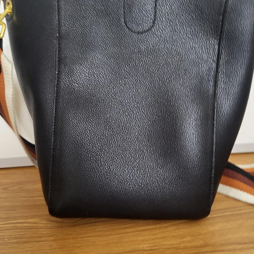 BOSTANTEN Black Leather Bucket Bag with Striped Crossbody Strap